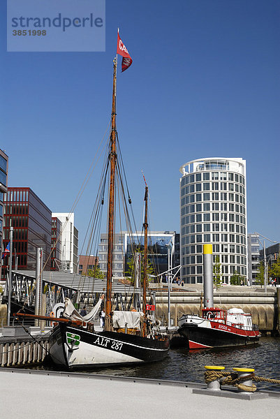 Historische Segelschiffe im Traditionsschiffhafen in der Hafencity von Hamburg  Deutschland  Europa