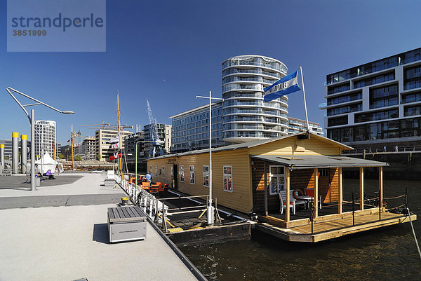 Hausboot im Traditionsschiffhafen in der Hafencity von Hamburg  Deutschland  Europa