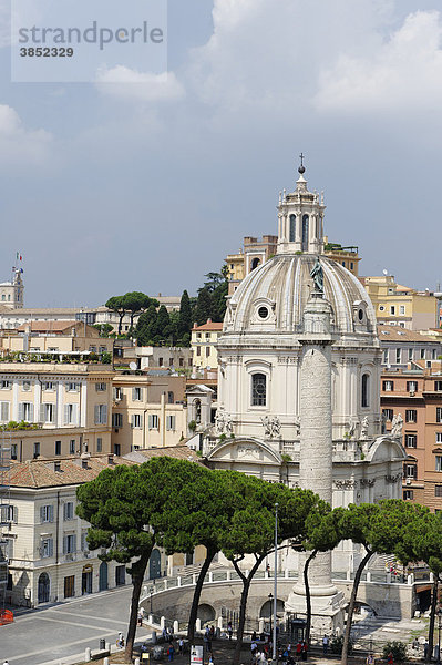 Aussicht vom Denkmal Vittorio Emanuele  il Vittoriano  Kirche Santa Maria di Loreto  Rom  Italien  Europa