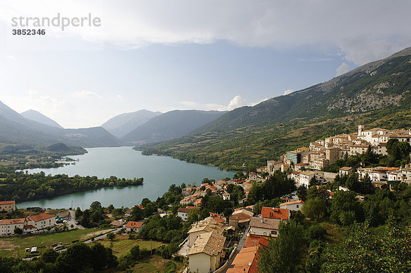 Barrea am Lago di Barrea  Nationalpark Abruzzen  Provinz L'Aquila  Apennin  Abruzzen  Abruzzo  Italien  Europa