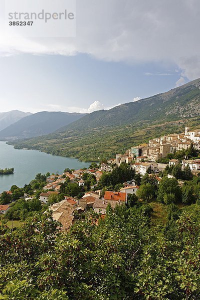 Barrea am Lago di Barrea  Nationalpark Abruzzen  Provinz L'Aquila  Apennin  Abruzzen  Abruzzo  Italien  Europa