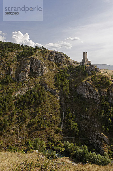 Mittelalterlicher Turm von Pescina  Valle del Giovenco  Provinz L'Aquila  Abruzzen  Abruzzo  Italien  Europa