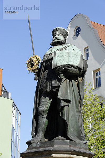 Johann Friedrich der Großmütige  1503-1554  Kurfürst von Sachsen  Denkmal von F. Drake  1858  Marktplatz Jena  Thüringen  Deutschland  Europa