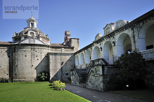 Innenhof und Kirche der Estancia der Jesuiten in Alta Gracia  UNESCO Welterbe  Cordoba  Argentinien  Südamerika