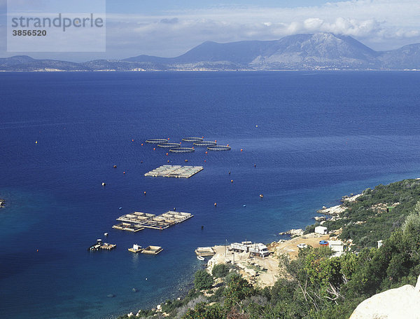 Fischzucht an der Nordwestküste Griechenlands  dahinter die Insel Lefkada  Europa