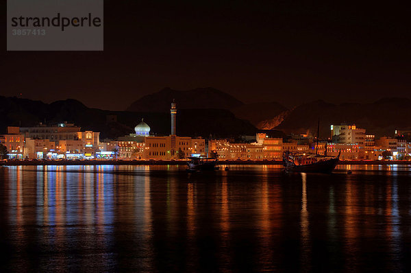 Corniche von Mutrah am Abend  Oman  Naher Osten