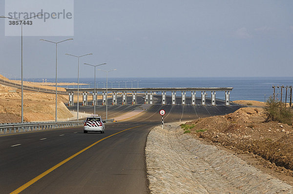Mautstelle  Autobahn von Muscat  Maskat  nach Sur  Oman  Naher Osten