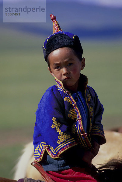 Junge auf einem Pferd  Mongolei  Asien