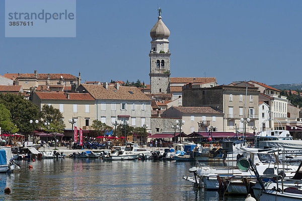 Hafen und Stadtpromenade  Krk  Insel Krk  Kroatien  Europa