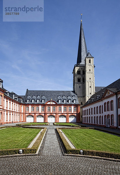 Kirche Sankt Nikolaus  ehemalige Abtei Brauweiler  heute Sitz Rheinisches Amt für Denkmalpflege  Pulheim  Nordrhein-Westfalen  Deutschland  Europa