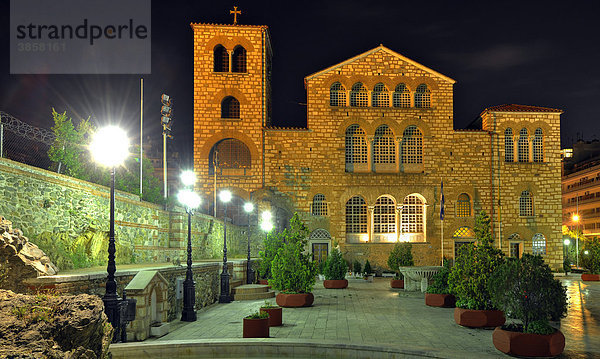 Nachtaufnahme der Kathedrale Agios Dimitrios  auch Hagios Demetrios  Thessaloniki  Chalkidiki  Makedonien  Griechenland  Europa