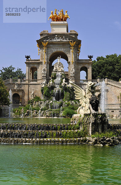Brunnen Cascada  gestaltet von Josep FontserË und seinem Assistenten  Antoni GaudÌ  Parc  auch Park oder Parque  de la Ciutadella  Barcelona  Katalonien  Spanien  Europa