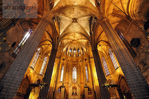 Innenaufnahme Chor  Hauptschiff  gotische Kathedrale La Catedral de la Santa Creu i Santa Eul‡lia  Barcelona  Katalonien  Spanien  Europa