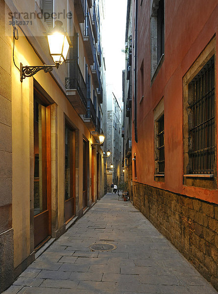 Abend  Gasse  gotisches Viertel  Barcelona  Katalonien  Spanien  Europa