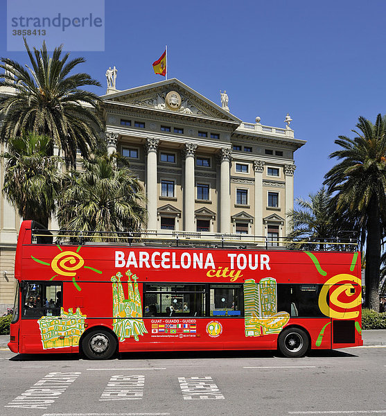 Doppeldecker  Sightseeing Bus  Hop-on-hop-off Bus vor Hafenbehörde  Port de Barcelona  Hafen Port Vell  Barcelona  Katalonien  Spanien  Europa