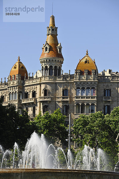 Springbrunnen  Theater Teatre TÌvoli und Hotel Barcelona  PlaÁa de Catalunya  Barcelona  Katalonien  Spanien  Europa