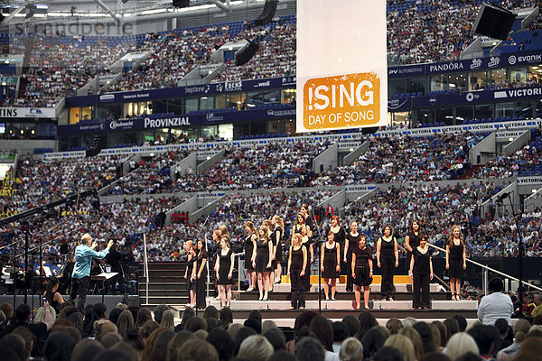 !Sing-Day of Song  Konzert als Finale mit über 65000 Menschen im Rahmen der Kulturhaupstadt Ruhr2010  Veltins-Arena auf Schalke  Gelsenkirchen  Nordrhein-Westfalen  Deutschland  Europa