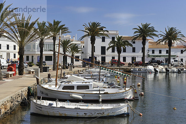 Die kleine Hafenstadt Fornells im Norden von Menorca  Balearen  Spanien  Europa