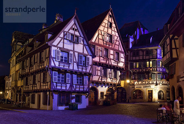 Denkmalgeschützte Häuser von Colmar in der Nacht  Elsass  Frankreich  Europa