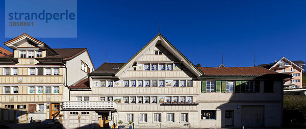 Denkmalgeschützte Häuser im Zentrum von Urnäsch  Appenzell  Schweiz  Europa