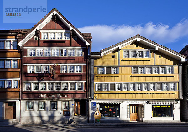 Denkmalgeschützte Häuser im Zentrum von Urnäsch  Appenzell  Schweiz  Europa