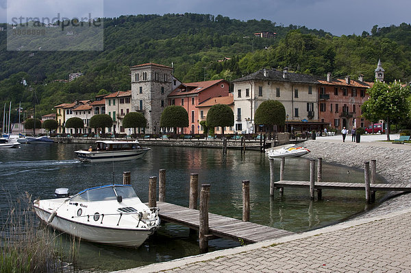 Pella Hafen am Lago d'Orta  Piemont  Italien  Europa