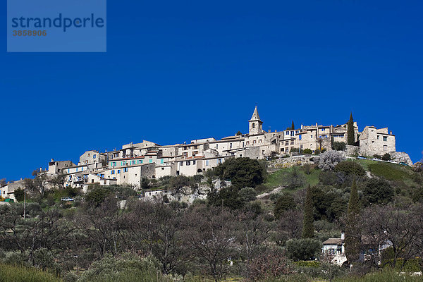 Montfort  Dorf auf einem Hügel  Provence  Frankreich  Europa