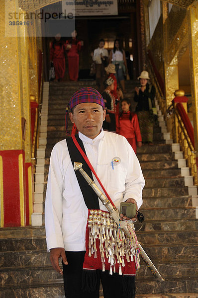 Mann in Tracht  Myanmar  Birma  Burma  Südostasien  Asien