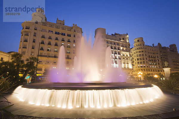 Brunnen am Plaza del Ayunamiento  Valencia  Comunidad Valencia  Spanien  Europa