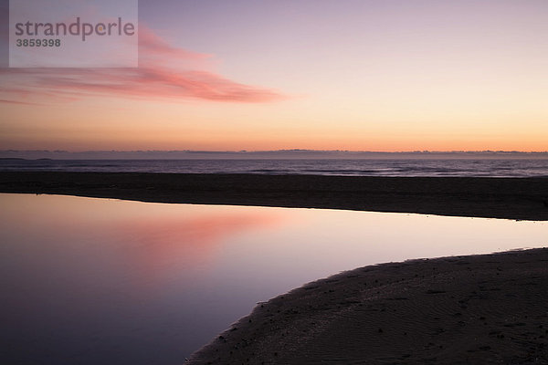 Sonnenuntergang am Strand von Is Arenas  Provinz Arborea  Sardinien  Italien  Europa