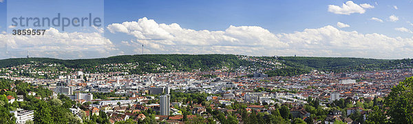 Aussicht vom Bismarckturm auf Stuttgart  Baden-Württemberg  Deutschland  Europa