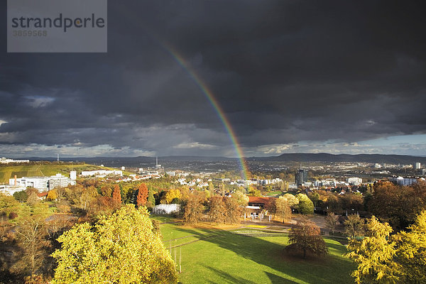 Regenbogen über dem Höhenpark am Killesberg  Stuttgart  Baden-Württemberg  Deutschland  Europa