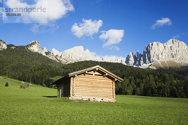 Hütte unterhalb des Rosengarten  Dolomiten  Trentino-Südtirol  Italien  Europa