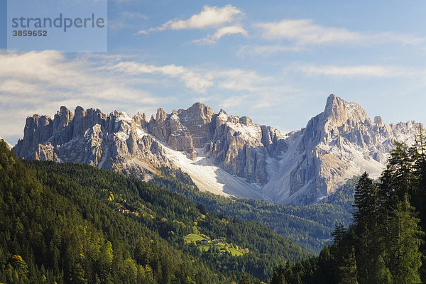 Felsmassiv des Latemar  Dolomiten  Trentino-Südtirol  Italien  Europa