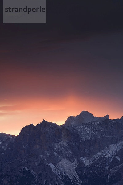 Sonnenuntergang in den Dolomiten  nahe Val di Fassa  Trentino-Südtirol  Italien  Europa