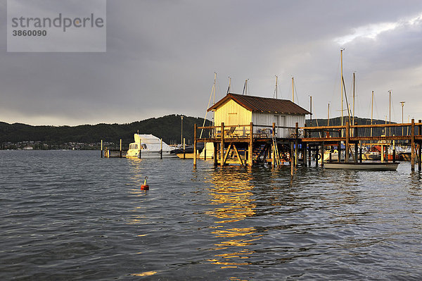 Steghäuschen im Bootshafen von Bodman  Bodman-Ludwigshafen  Landkreis Konstanz  Baden-Württemberg  Deutschland  Europa