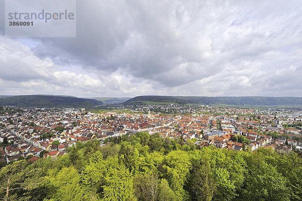 Blick über die große Kreisstadt Tuttlingen  Landkreis Tuttlingen  Baden-Württemberg  Deutschland  Europa