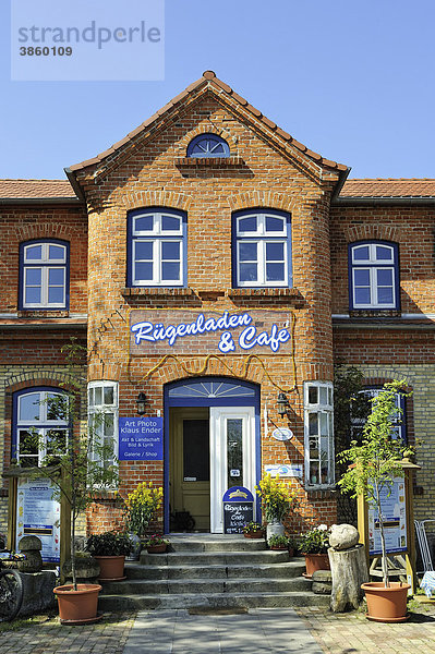 Souvenirgeschäft mit Galerie und Cafeteria auf dem Rügenhof in Putgarten bei Kap Arkona