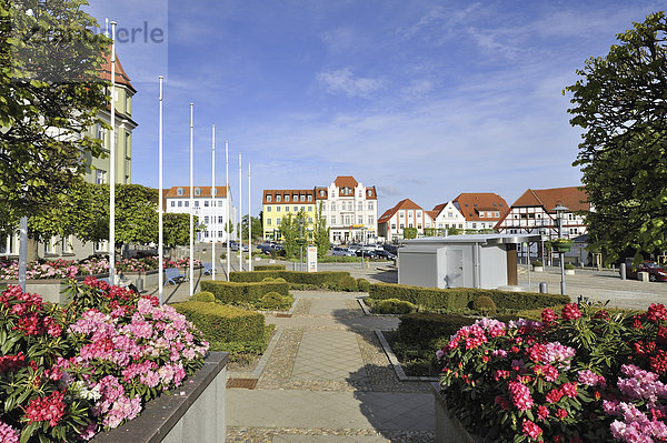 Blick auf den Marktplatz  das Stadtzentrum der Stadt Bergen auf Rügen  Insel Rügen  Mecklenburg-Vorpommern  Deutschland  Europa