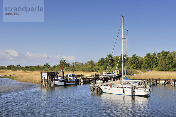 Der Yachthafen von Kloster auf der Insel Hiddensee  Landkreis Rügen  Mecklenburg-Vorpommern  Deutschland  Europa