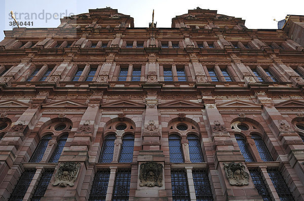 Vom Altan aus gesehene Fassade des Friedrichsbaus der Heidelberger Schlossruine  zerstört 1689  Schlosshof  Heidelberg  Baden-Württemberg  Deutschland  Europa