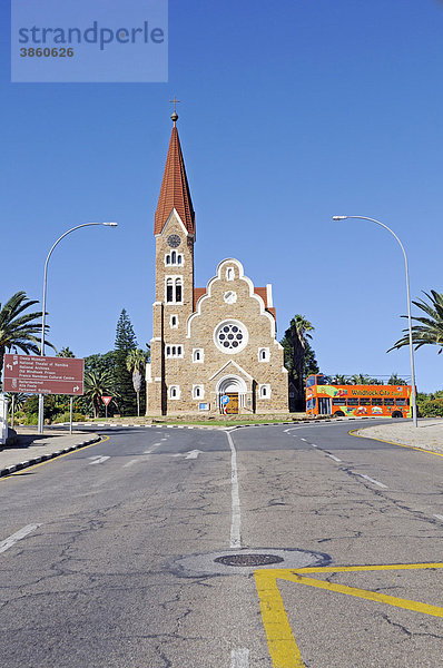 Wahrzeichen Christuskirche  erbaut 1896  evangelisch-lutherisch im neoromanischen Stil  historisches Zentrum der Hauptstadt Windhoek  Namibia  Afrika