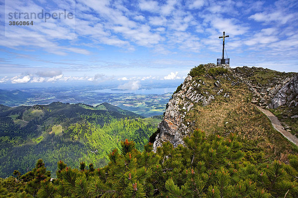 Gipfelkreuz auf dem Hochfelln  Oberbayern  Deutschland  Europa