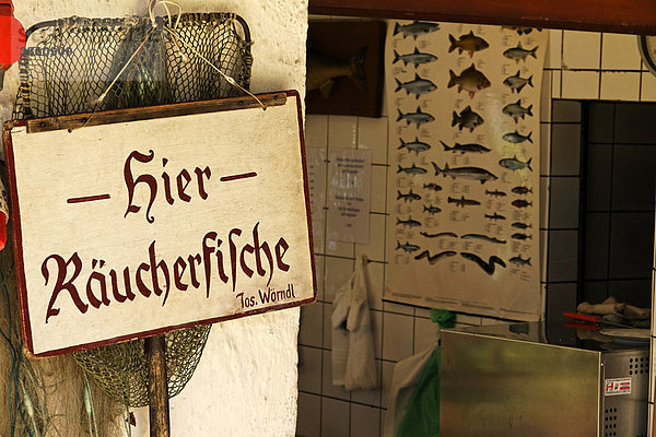 Hier Räucherfische  Ladenschild  Fraueninsel  Chiemsee  Chiemgau  Oberbayern  Deutschland  Europa