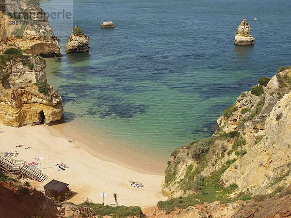 Typische Steilküste am Strand Praia do Camilo bei Lagos  Algarve  Portugal  Europa