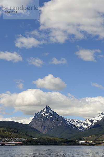 Ushuaia mit Beaglekanal  Feuerland  Patagonien  Argentinien  Südamerika