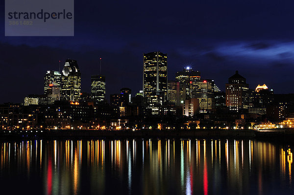 Skyline von Montreal mit Hafen im Vordergrund  Montreal  Quebec  Kanada