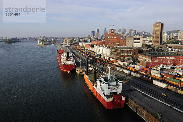 Hafen und Skyline von Montreal am Sankt-Lorenz-Strom  Montreal  Quebec  Kanada