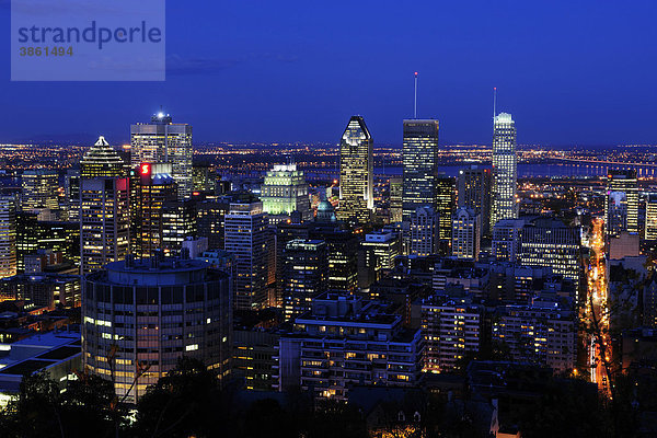 Skyline vom Aussichtsberg Mont Royal aus gesehen  Montreal  Quebec  Kanada