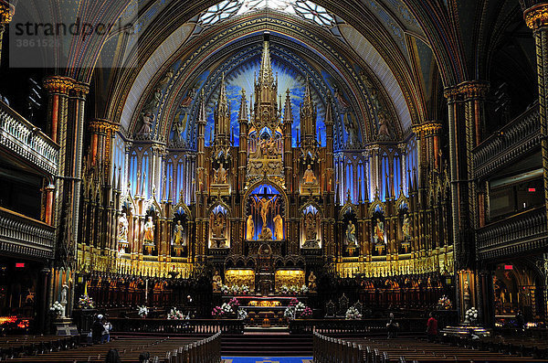 Die Basilika von Notre Dame in der Altstadt von Montreal  Quebec  Kanada